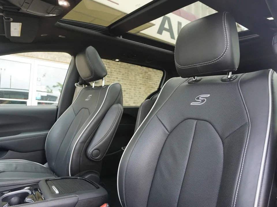 Chrysler Pacifica 2025 photo 2