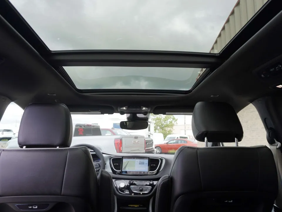 Chrysler Pacifica 2025 photo 3