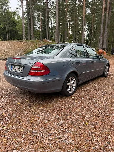 Mercedes-Benz E320 2004 photo 3