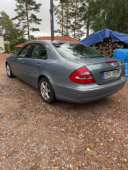 Mercedes-Benz E320 2004 photo 4