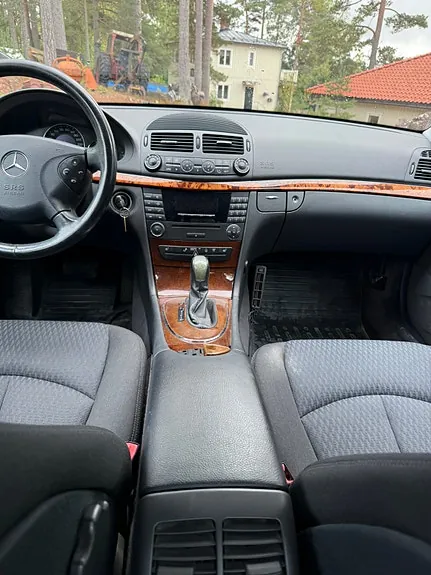 Mercedes-Benz E320 2004 photo 5