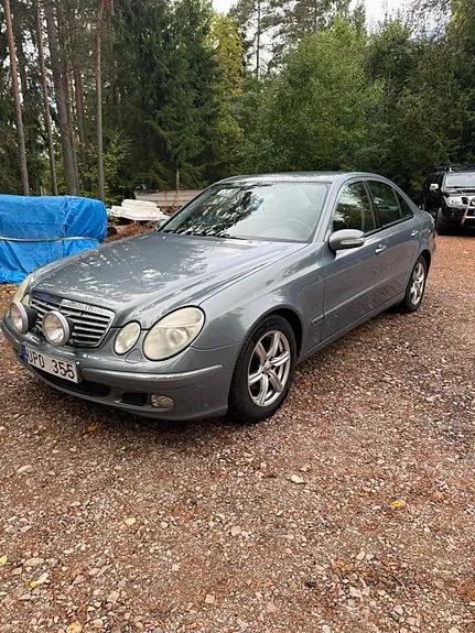 Mercedes-Benz E320 2004 photo 2