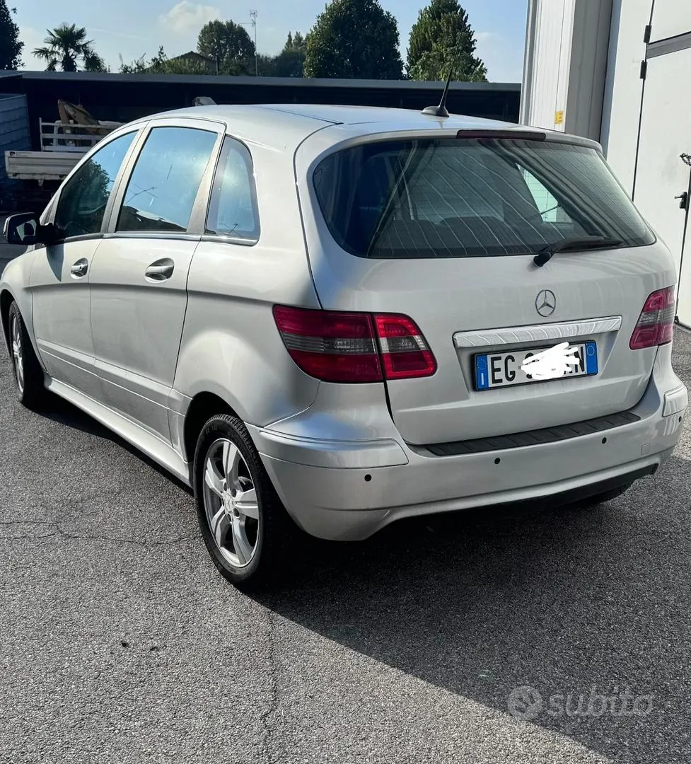 Mercedes-Benz B-Class 2011 photo 3