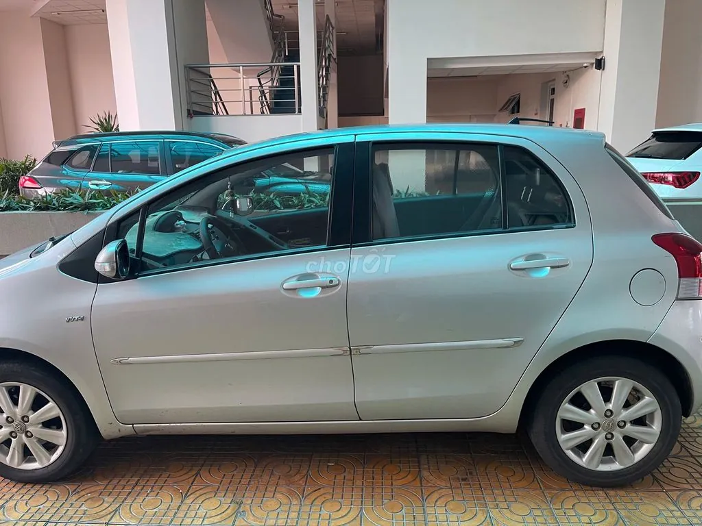 Toyota Yaris 2011 photo 4