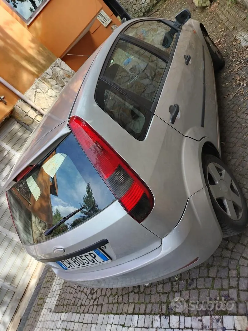 Ford Fiesta 2004 photo 3