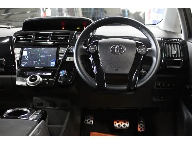 Toyota Prius Alpha 2013 photo 4