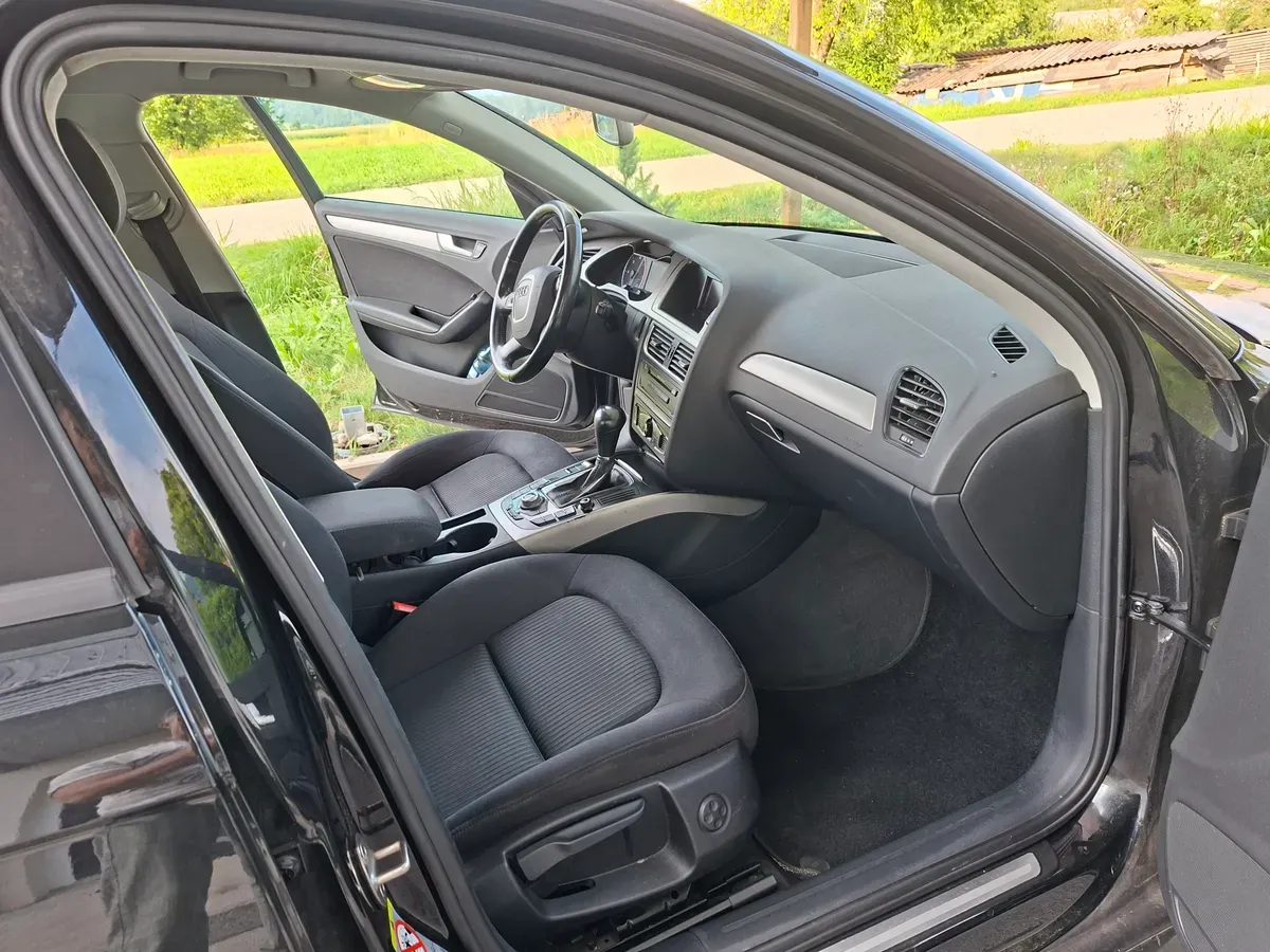 Audi A4 2009 photo 2