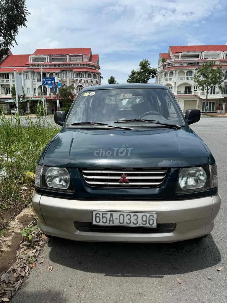 Mitsubishi Jolie