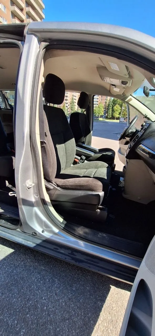 Dodge Grand Caravan 2016 photo 3