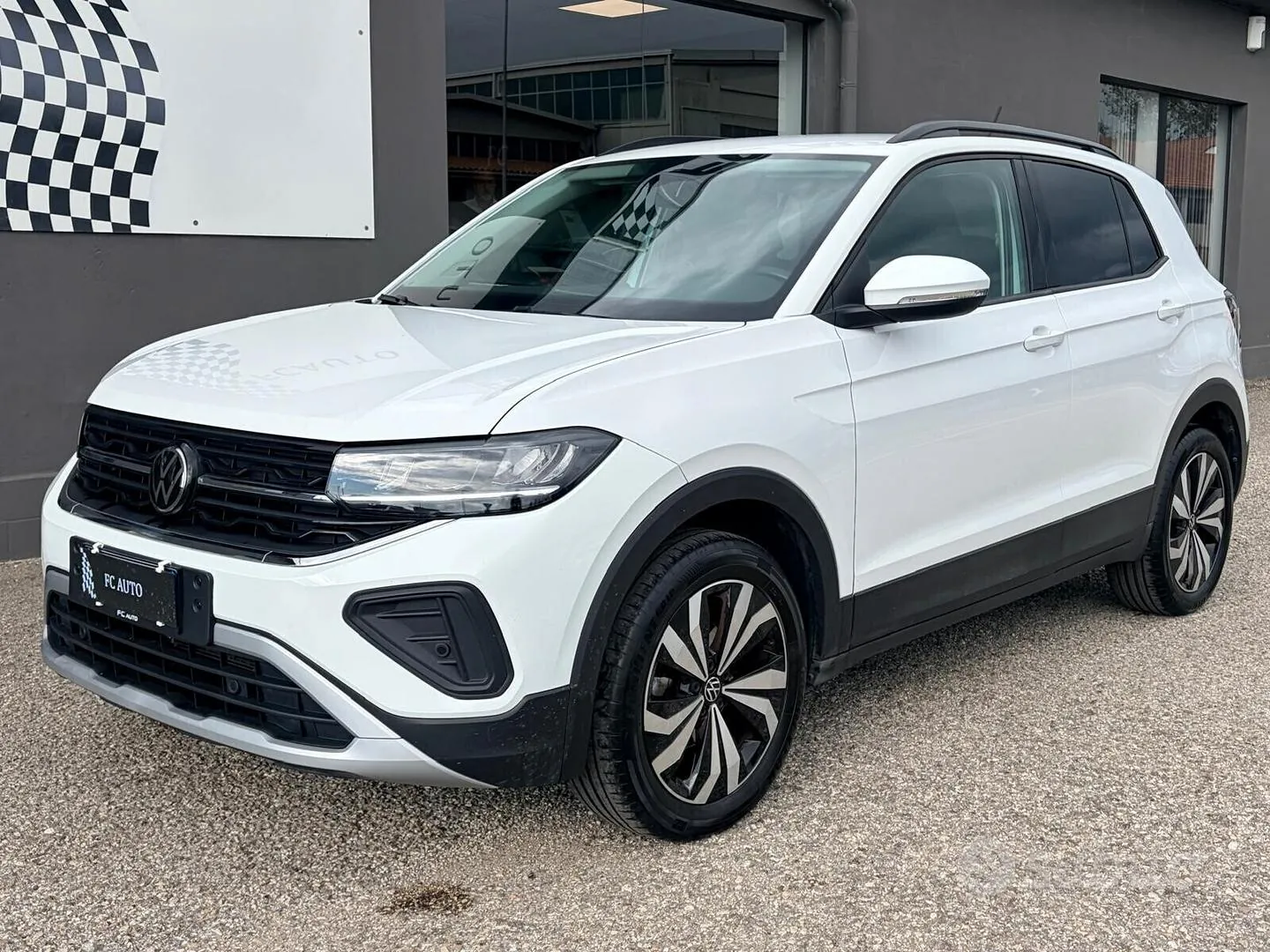 Volkswagen T-Cross 2024 photo 2
