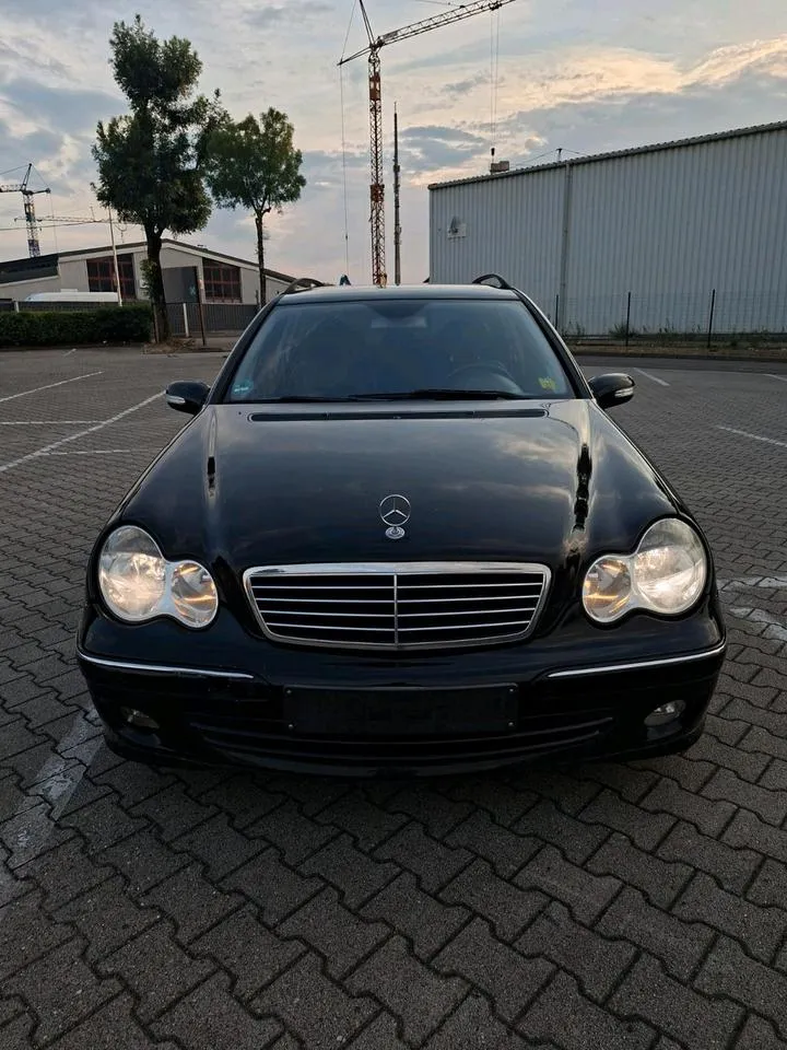 Mercedes-Benz C230
