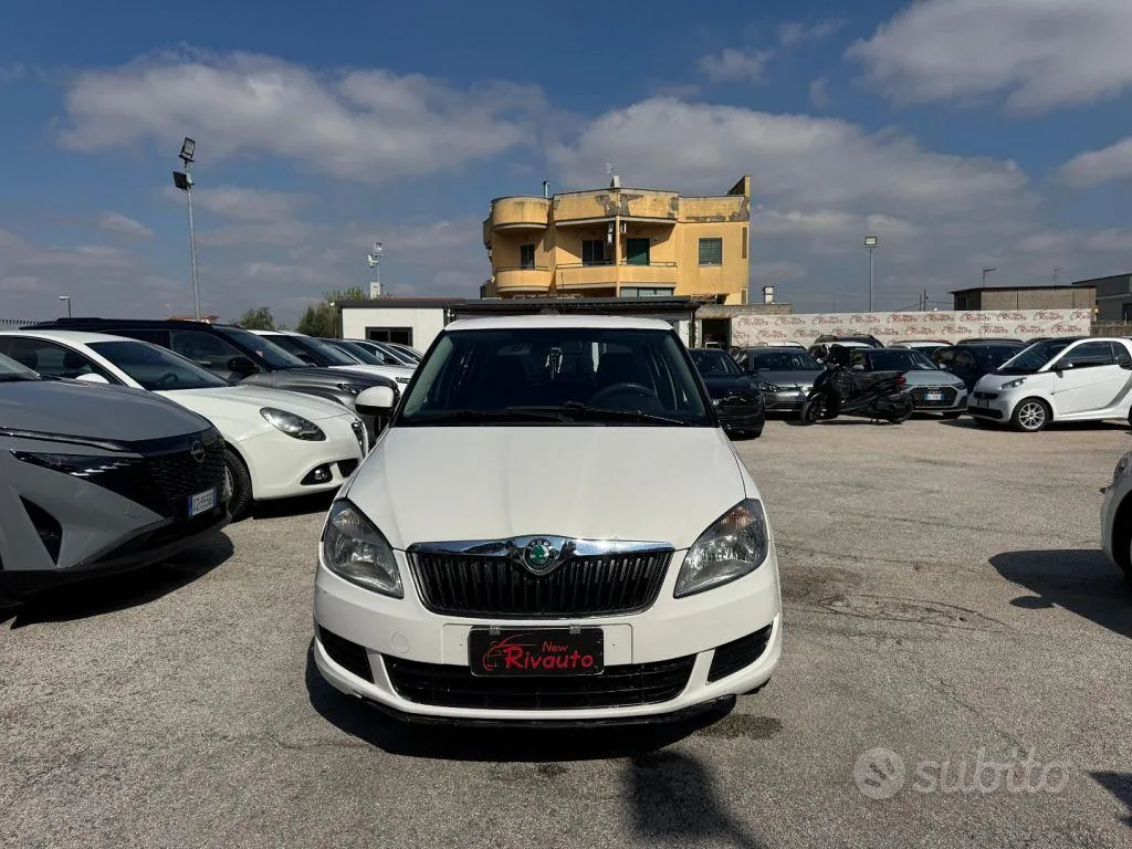 Skoda Fabia 2012 photo 2