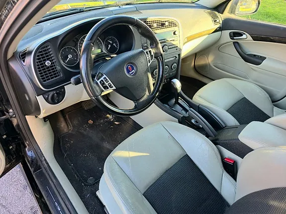 Saab 9-3 2010 photo 5