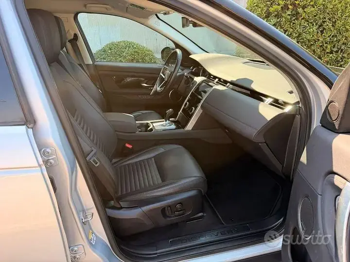 Land Rover Discovery Sport 2022 photo 4