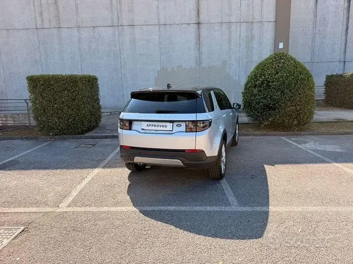 Land Rover Discovery Sport 2022 photo 2