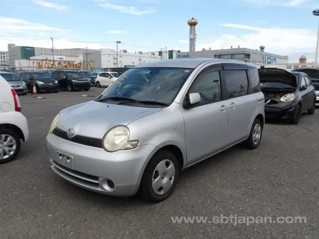 Toyota Sienta 2006 photo 2