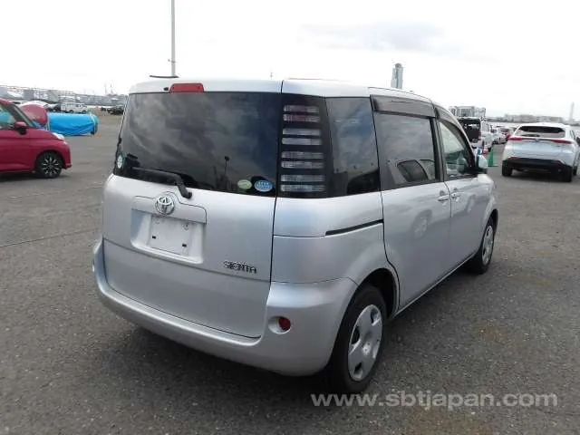 Toyota Sienta 2006 photo 4