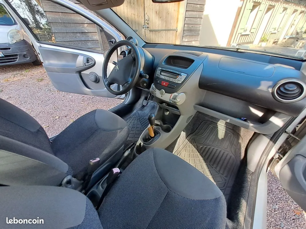 Peugeot 107 2008 photo 4