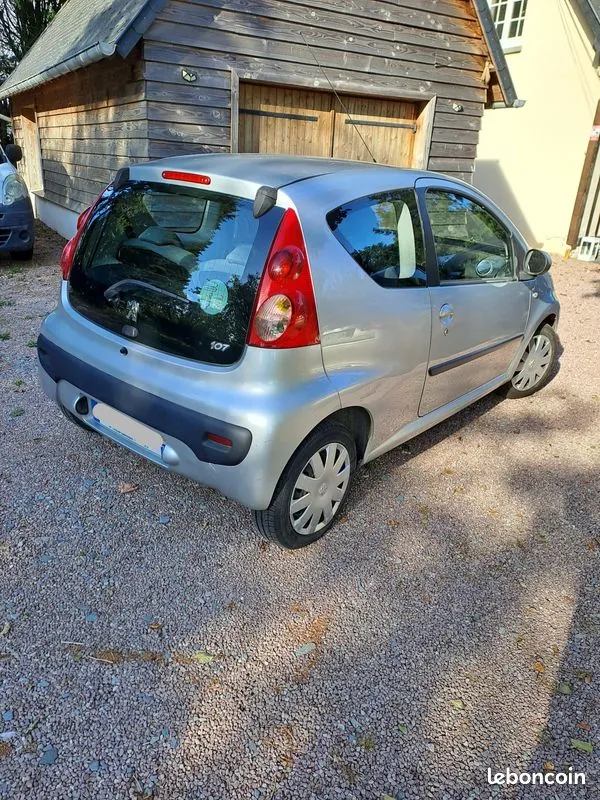 Peugeot 107 2008 photo 2