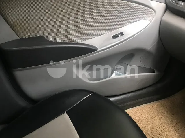 Hyundai Accent 2012 photo 2