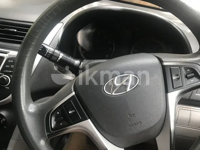 Hyundai Accent 2012 photo 4