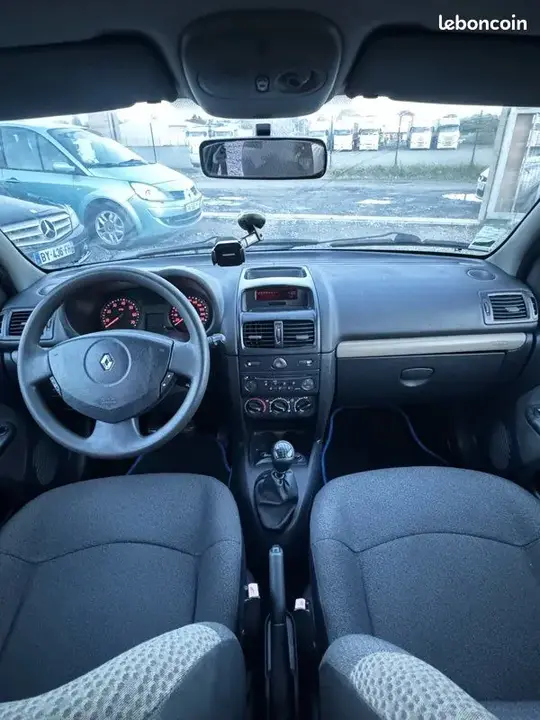 Renault Clio 2004 photo 4