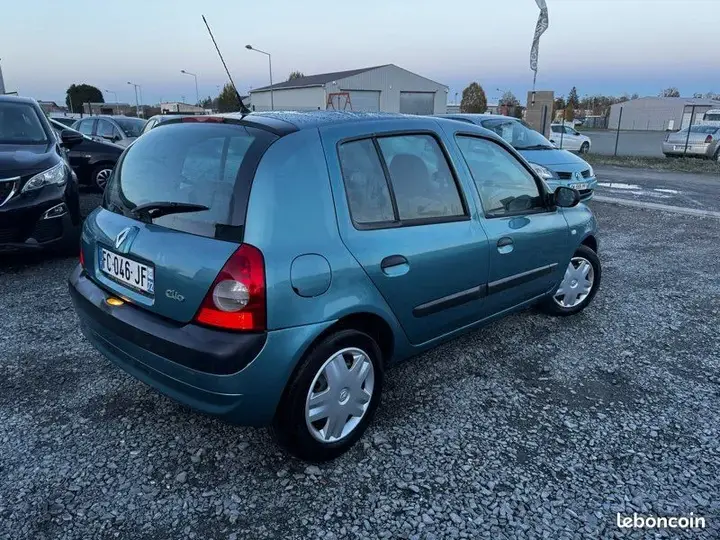 Renault Clio 2004 photo 2
