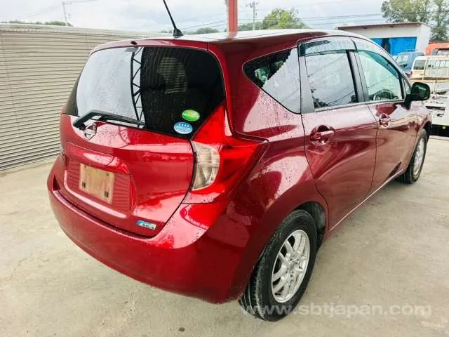 Nissan Note 2013 photo 4