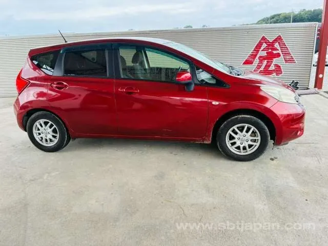 Nissan Note 2013 photo 5