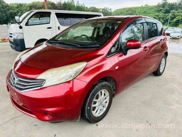 Nissan Note 2013 photo 2