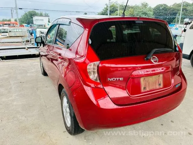 Nissan Note 2013 photo 3