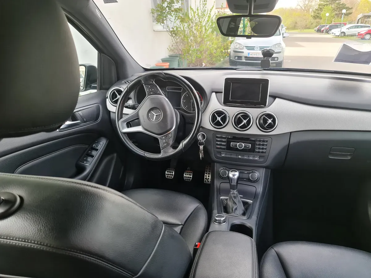 Mercedes-Benz B-Class 2012 photo 2