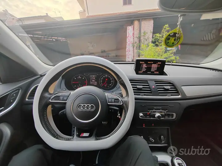 Audi Q3 2015 photo 2