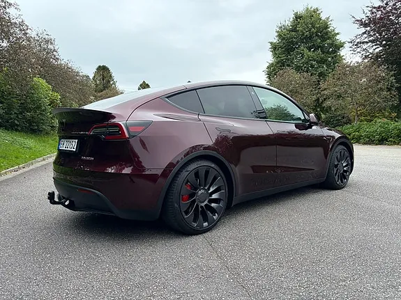Tesla Model Y 2024 photo 3