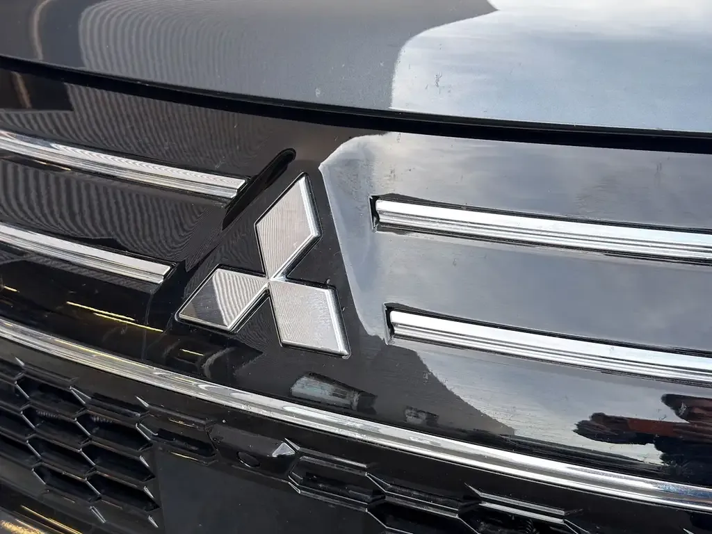 Mitsubishi Outlander 2025 photo 3