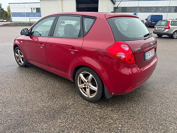 Kia Ceed 2007 photo 2