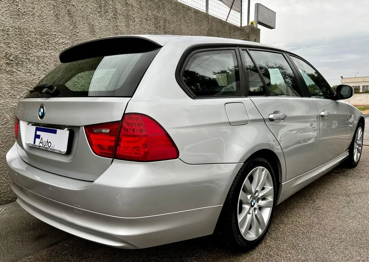 BMW 3 Series 2011 photo 5