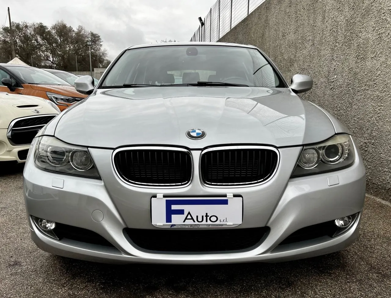 BMW 3 Series 2011 photo 2