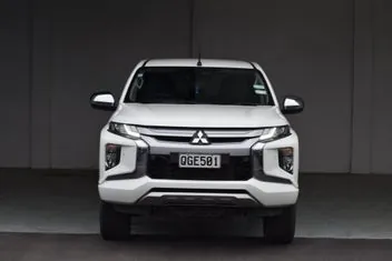 Mitsubishi Triton 2023 photo 2