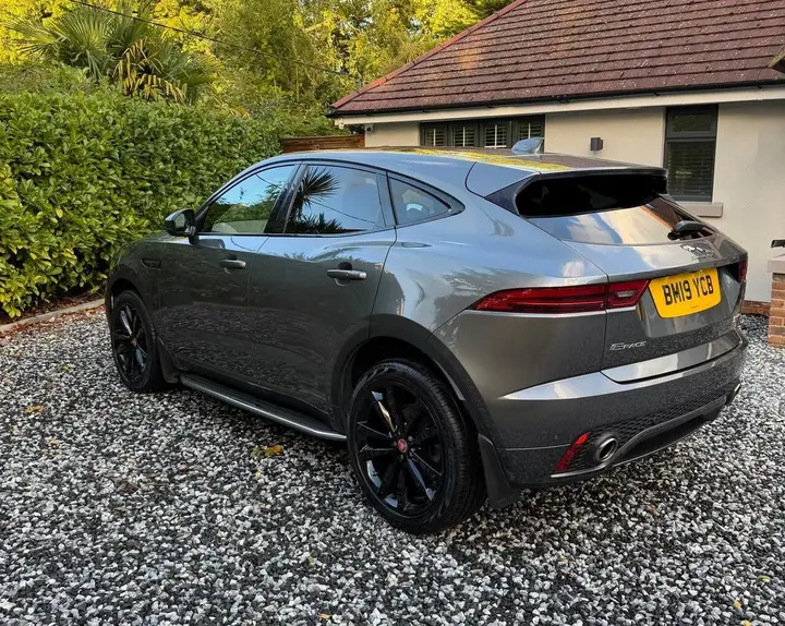 Jaguar E-Pace 2019 photo 2
