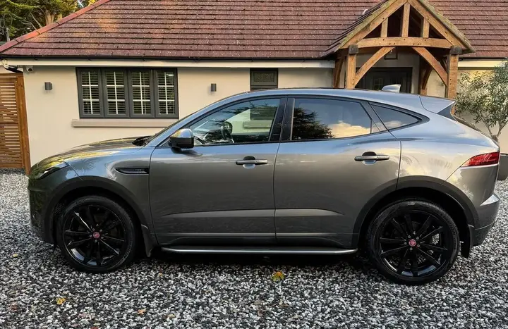 Jaguar E-Pace 2019 photo 3