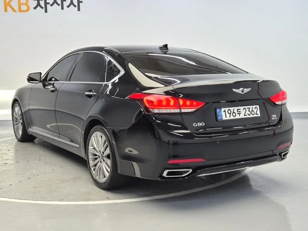 Genesis G80 2017 photo 2