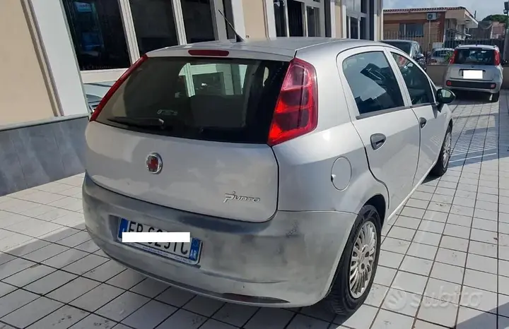 Fiat Grande Punto 2010 photo 3