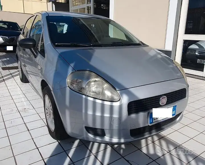 Fiat Grande Punto 2010 photo 2