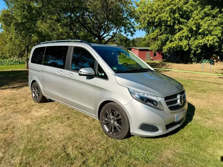 Mercedes-Benz V220D
