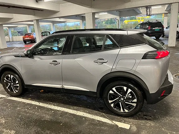 Peugeot E-2008