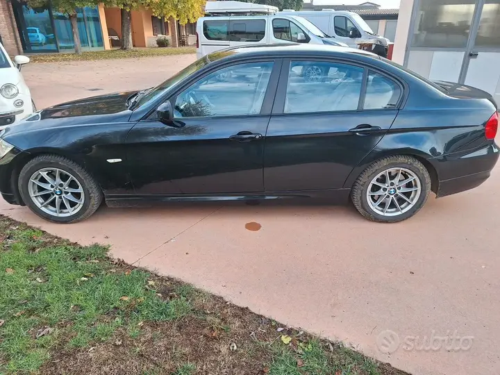 BMW 320D 2009 photo 5