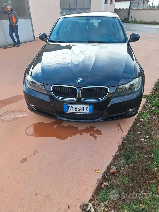 BMW 320D 2009 photo 2