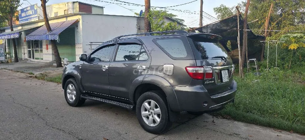 Toyota Fortuner 2010 photo 5