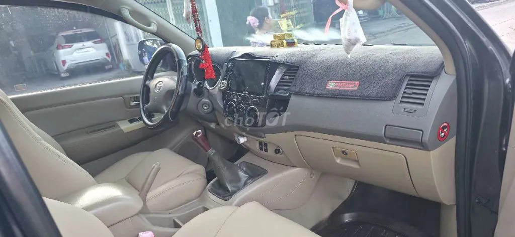 Toyota Fortuner 2010 photo 3